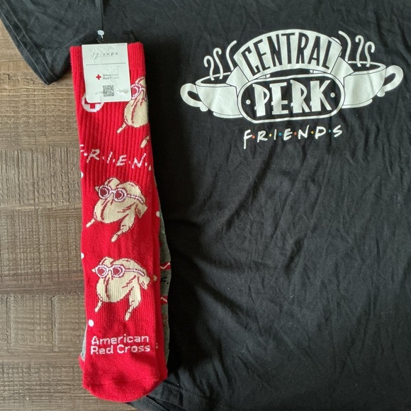 FRIENDS Black Graphic Tee with 2 pair of Friends socks - Picture 5 of 7